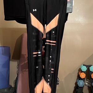 NWT under Armour crop, medium